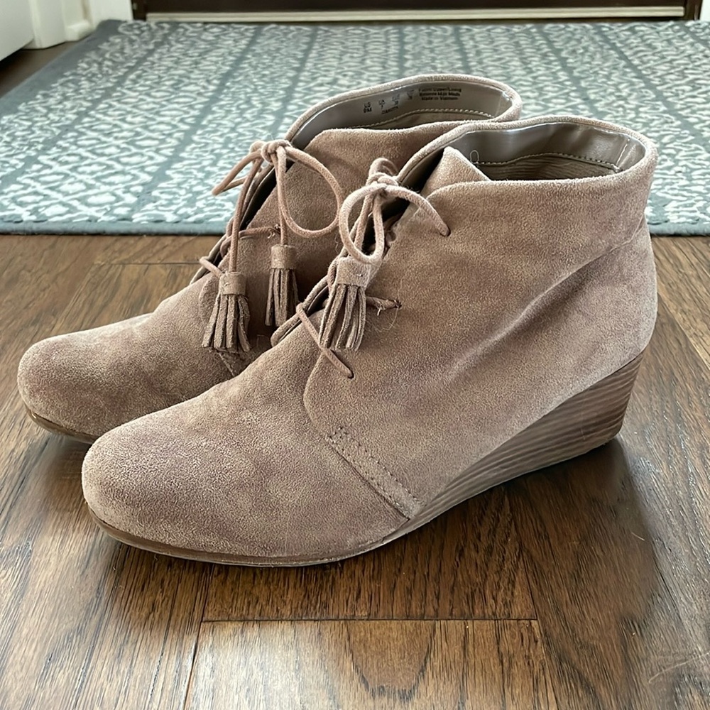 Dr. Scholl’s brown suede heeled booties